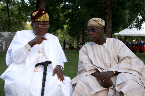 Nicéphore Soglo, Président du Bénin de 1991 à 1996 et Olusegun Obasanjo, Président du Nigeria de 1999 à 2007 © Léonore Branche