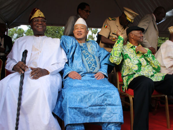 Nicéphore Soglo, Président du Bénin de1991 à 1996, Yohei Sasakawa, président de la Fondation Sasakawa, Amadou Toumani Touré, Président du Mali de 2002 à 2012, novembre 2011, Bamako © Léonore Branche